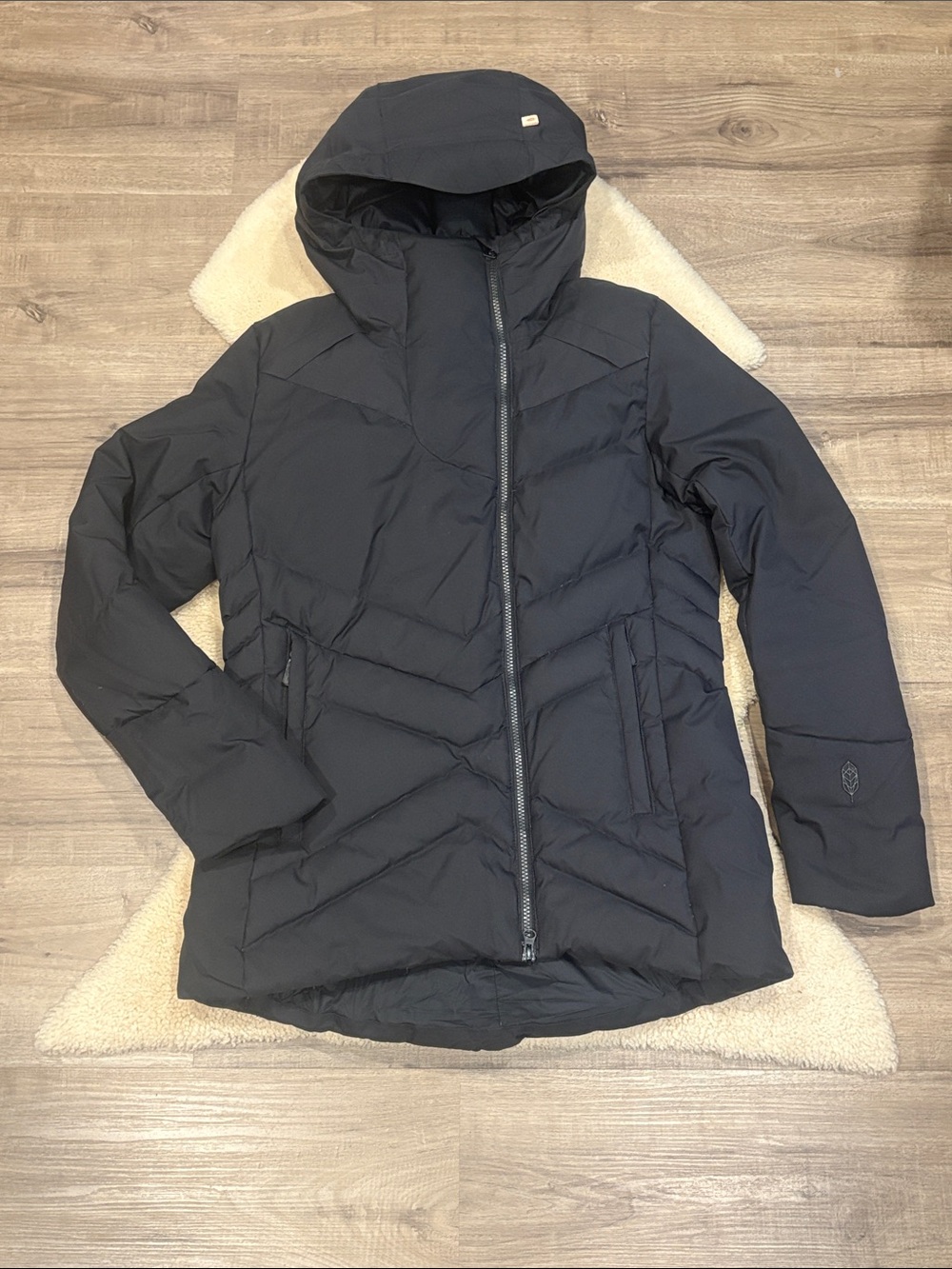 Indygena/Indyeva Amiirad down jacket, black, women’s medium